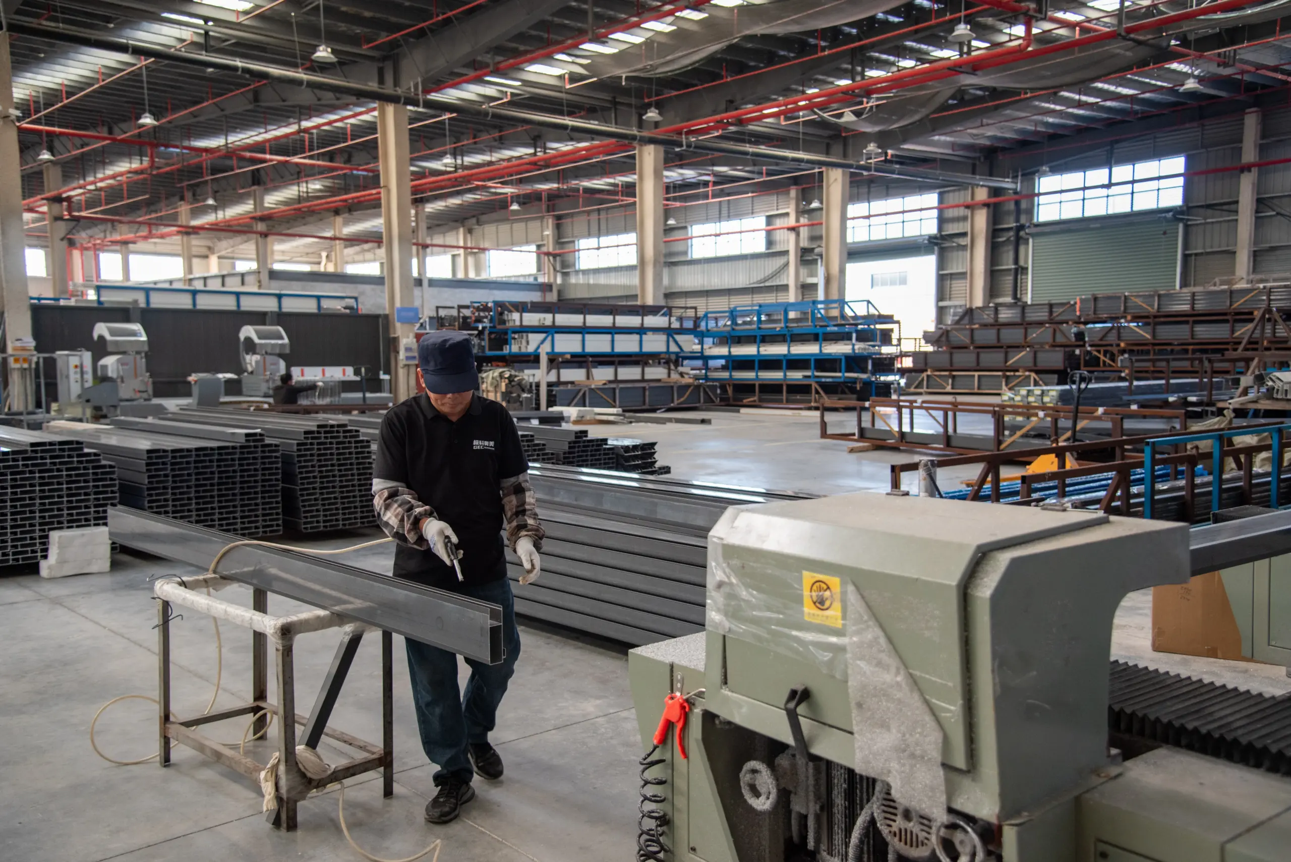 Aluminum outdoor structure fabrication workstation