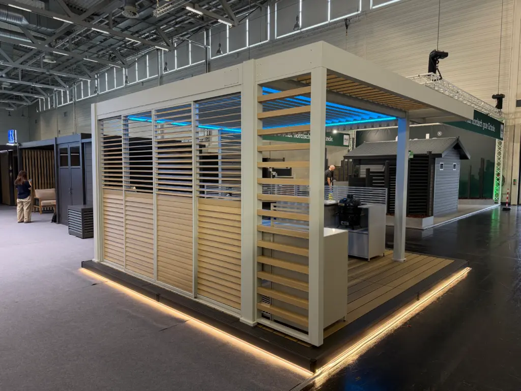 Outdoor Creation modular outdoor shade structure and louvered pergola display in Cologne